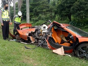 Kendarai Supercar: Memacu Nyali, Berisiko Tinggi