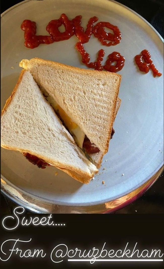 Sandwich spesial buatan Cruz untuk ayah tercintanya. (Foto: Instagram)