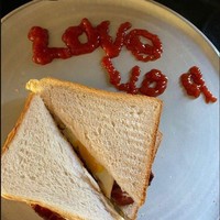 Sandwich spesial buatan Cruz untuk ayah tercintanya. (Foto: Instagram)