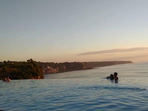 Mengenang Indahnya Senja dari Resto Tepi Pantai Dreamland Bali