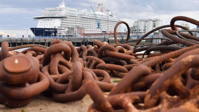 Satu awak kapal pesiar Mein Schiff 3 yang dioperasikan perusahaan pariwisata Jerman, TUI Cruises positif Corona. Akibatnya 2.899 awak kapal tersebut dikarantina.