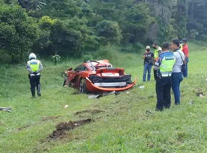 Kecelakaan supercar McLaren di Tol Jagorawi (Dok. Istimewa)