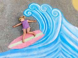 Kreatif! Ibu Ini Menggambar di Jalanan untuk Anaknya