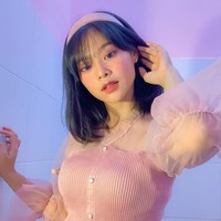 Foto-foto Michelle Resti Anggraini jadi viral di media sosial karena kemiripannya dengan idol K-pop, Jennie Blackpink. Michelle disebut sebagai Jennie Blackpink dengan kearifan lokal bahkan Jennie Blackpink versi Jawa. Foto: Instagram @miceraa