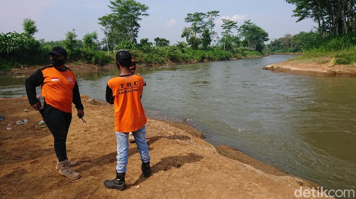 pelajar hilang terseret arus di Tulungagung