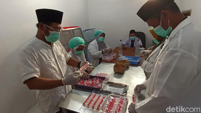 Ponpes Pari Ulu di Kabupaten Kediri memproduksi jamu untuk meningkatkan daya tahan tubuh. Jamu tersebut dipercaya bisa membantu tubuh melawan virus Corona.