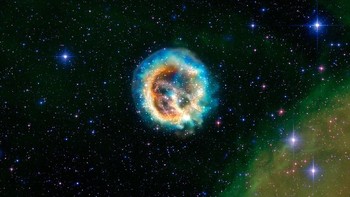 Tampilan supernova E0102 yang mati sekitar 1.000 tahun lalu. FotoL Chandra Observatory
