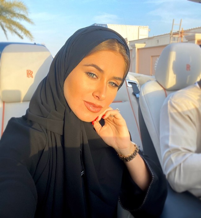 Di beberapa fotonya di Instagram, Maria menunjukkan penampilannya dengan hijab. Foto: instagram @paulpogba