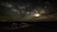 Para wisatawan yang berkunjung juga bisa merasakan sensasi seru bermain di gurun Sahara saat berkunjung ke Maroko, yaitu Zagora, Foum Zquid, dan Erfoud.