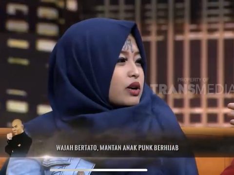 Kisah Hijrah Wanita dengan Tato  Neraka di Wajah  Tiba tiba 