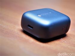 Unboxing Oppo Enco Free, Pesaing Apple Airpods Harga Rp 1 Jutaan