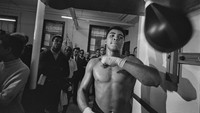 Prestasi sang Raja Tinju Dunia tidak perlu dipertanyakan lagi. Seperti dalam pertandingan berjuluk Thrilla in Manilla, beliau berhasil mengalahkan petinju yang sekaligus jadi salah satu musuh bebuyutannya yitu  Joe Frazier, dalam pertandingan 14 ronde. Pertandingan yang disebut-sebut sebagai pertarungan tinju terbaik abad ini. Muhammad Ali adalah juara dunia kelas berat sebanyak tiga kali yang dimenangkan pada tahun 1964, 1974, dan 1978. Pada tahun 1999 Ali dianugerahi gelar “olahragawan abad ini”.R McPhedran/Daily Express/Hulton Archive/Getty Images.