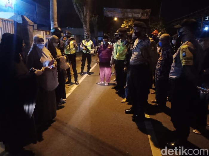 Warga Usir 2 Pria yang Dicurigai Positif Corona di Jombang