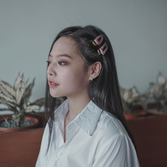 Teman kelasku namanya Titis ada bilang kok ini (Jennie Blackpink) mukanya sekilas kayak kamu sih? lalu aku jawab ya namanya orang Asia pasti ada yang mirip dengan ini dengan itu, cerita Michelle kepada Wolipop, Senin (4/5/2020). Foto: Instagram @miceraa