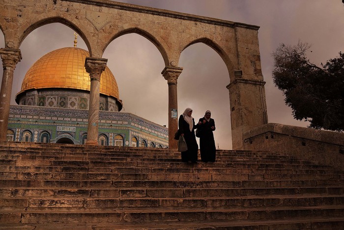Masjid Al-Aqsa, Kiblat Suci Umat Islam yang Pertama

Masjid Al-Aqsa di Palestina ditutup akibat wabah Corona. Yuk kita lihat masjid yang pernah menjadi kiblat suci umat Islam yang pertama itu.