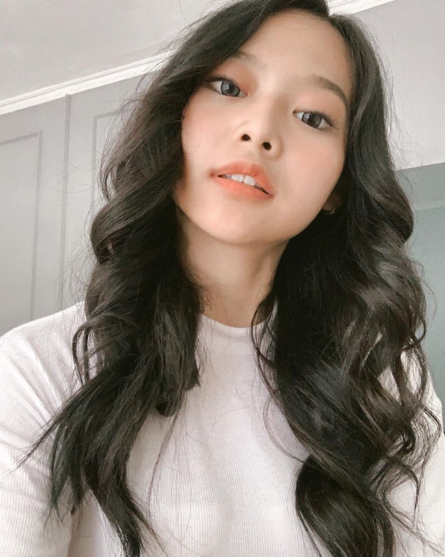 Wanita yang juga merupakan freelancer model ini pun mengaku kemiripannya dengan Jennie Blackpink membuat ia bisa menambah relasi lebih luas dalam hal apapun yang positif. Dan juga membantu peluang aku untuk masuk ke dunia impianku yaitu dunia entertainment, jelas Michelle. Foto: Instagram @miceraa