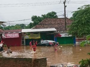 Ada Banjir, Gerbang Tol Cilegon Barat Ditutup
