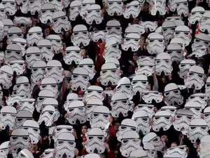#Maythe4thbewithyou, Ini Momen Darth Vader Invasi Laga Sepakbola