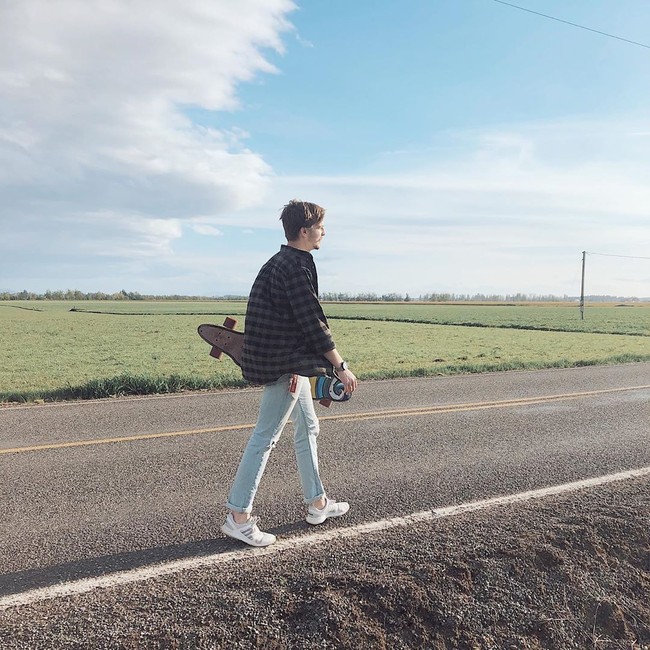 Untuk membuat pacaran semakin seru, Savannah dan Ryan kadang membawa skateboardnya masing-masing dan saling bermain. Foto: dok. Instagram