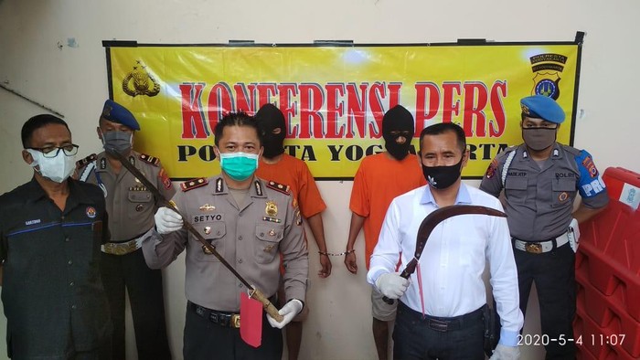 Polsek Umbulharjo, Kota Yogyakarta amankan dua napi asimilasi yang ancam pemuda pakai sajam, Senin (4/5/2020).