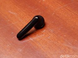 Unboxing Oppo Enco Free, Pesaing Apple Airpods Harga Rp 1 Jutaan