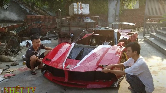 Replika Ferrari Replika Ferrari dari kardus