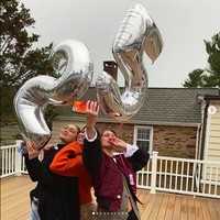 Momen ulang tahun ke-25 Gigi Hadid ini disebut para fans sekaligus menjadi waktu mengungkap jenis kelamin bayi yang dikandung model cantik itu. Meski saat ini Gigi tak mengonfirmasi apapun, para penggemar meyakini dia hamil bayi perempuan. Foto: Dok. Instagram