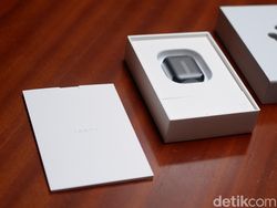 Unboxing Oppo Enco Free, Pesaing Apple Airpods Harga Rp 1 Jutaan