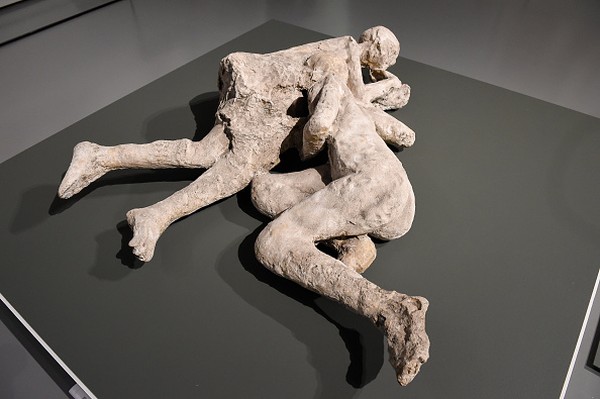 Tak sedikit orang yang meyakini bahwa bencana yang mengubur kota kuno Pompeii terjadi sebagai balasan dari perilaku para warganya yang dianggap menyimpang. Marilla Sicilia/Archivio Marilla Sicilia/Mondadori Portfolio via Getty Images Tak sedikit orang yang meyakini bahwa bencana yang mengubur kota kuno Pompeii terjadi sebagai balasan dari perilaku para warganya yang dianggap menyimpang. Marilla Sicilia/Archivio Marilla Sicilia/Mondadori Portfolio via Getty Images