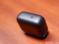 Unboxing Oppo Enco Free, Pesaing Apple Airpods Harga Rp 1 Jutaan