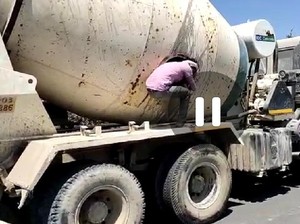 Kelewatan! Truk Molen Jadi Tempat Penyelundupan Manusia saat Lockdown