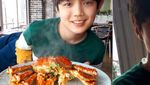 Gemas! Ini Pemeran Joon Young di The World of Married Saat Kulineran