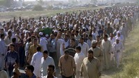 Sufisme Kasnazani sering mendapat kritik dari Muslim non-Sufi dan menghadapi kontrol pemerintah yang berat karena penganutnya yang secara lokal dikenal sebagai para darwis menyukai ritual menimbulkan luka pada diri mereka sendiri.  Ali Yussef /AFP via Getty Images