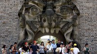Meski seram, Kota Hantu Fengdu sangat ramai turis. (Getty Images/China Photos)