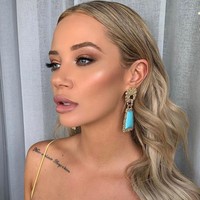 Sejumlah netizen menganggap Jessika konyol dan bodoh karena mementingkan penampilannya dibandingkan keselamatannya di tengah Corona saat ini. Salah satu netizen bahkan berkomentar nyinyir untuk menyuruhnya implan otak. Sepertinya dia butuh implan otak dibanding perawatan kuku atau alis, hujat netizen.  Foto: Instagram