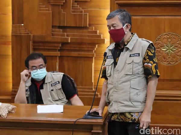 Seorang wanita positif Corona kabur dari RSU dr Soetomo Surabaya ke rumah suami sirinya di Pasuruan. Wanita tersebut diduga tertular Corona di mobil travel.