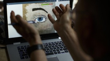 Freed Haag merupakan seorang profesor seni yang mengajar di kampus Penn State York, biasanya dia mengajar Art 50: Introduction to Painting di sebuah kelas studio besar.