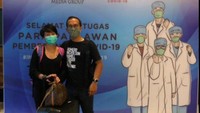 Momen saat dr Falla Adinda diantar suami untuk bertugas di Wisma Atlet Kemayoran. (Foto: Instagram/Fallaadinda - dipublikasikan atas izin yang bersangkutan)