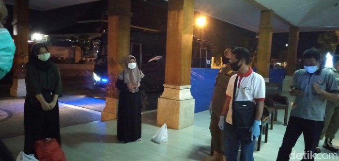 Dua mahasiswi asal Kabupaten Blitar baru datang dari Thailand