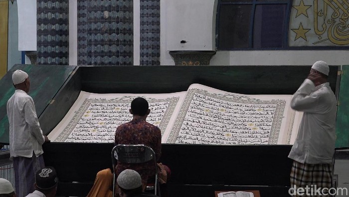 Al Quran raksasa