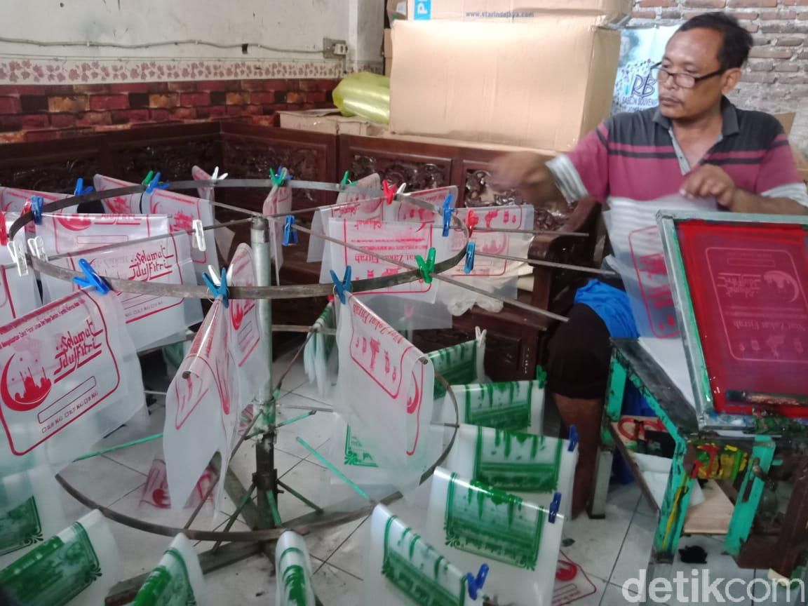 Bisnis Kantong Zakat Fitrah/