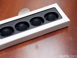 Unboxing Oppo Enco Free, Pesaing Apple Airpods Harga Rp 1 Jutaan