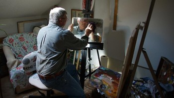 Meski begitu, Haag optimis belajar mengajar dapat dilanjutkan setelah pandemi usai. Untuk saat ini, dia coba menikmati kelas online melukis yang ia gelar.