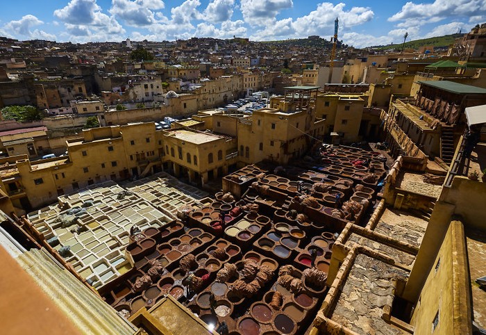 Maroko memang sudah terkenal akan keindahan dan keeksotisannya. Mulai dari luasnya padang pasir yang sepi hingga keramaian kota budaya Marrakech yang memukau.