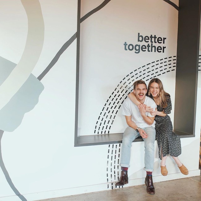 Keduanya tinggal di wilayah perbatasan negara antara Kanada dan Amerika. Ryan mengungkapkan bahwa bukan hal asing bagi warga sekitar melintasi perbatasan untuk kerja, dan urusan-urusan lainnya, seperti berkencan. Tapi karena Corona, perbatasan tersebut ditutup.  Foto: dok. Instagram