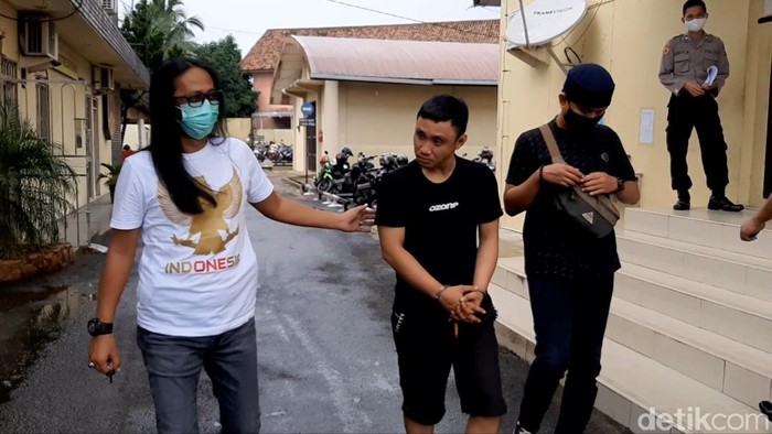 Pelaku saat diamankan di Subdit III Jatanras Polda Sumsel.