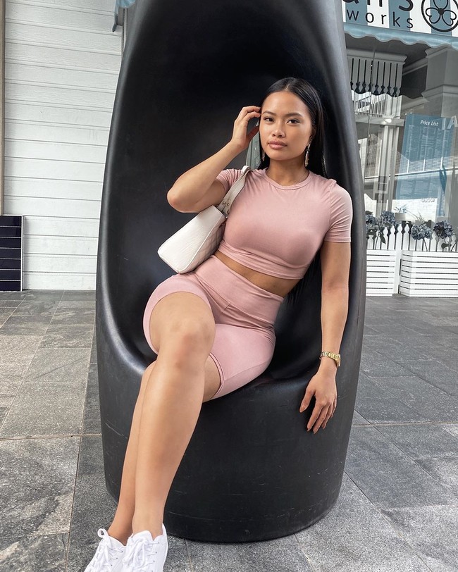 Ketika itu ia harus menyeimbangkan waktu antara belajar dan menghadapi perubahan tubuhnya yang mengandung anak. Untungnya Sarah berhasil menyelesaikan sekolahnya bahkan ikut prom sebelum melahirkan bayi perempuannya, Zamira.Foto: Instagram @sarahmagusara