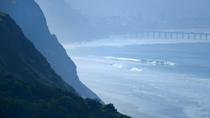 SAN DIEGO, CALIFORNIA - JANUARY 23: A view from the 16th tee with Blacks Beach and Scripps Pier seen in the background during the first round of the Farmers Insurance Open at Torrey Pines North on January 23, 2020 in San Diego, California.   Donald Miralle/Getty Images/AFP
