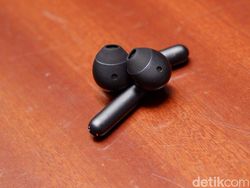 Unboxing Oppo Enco Free, Pesaing Apple Airpods Harga Rp 1 Jutaan