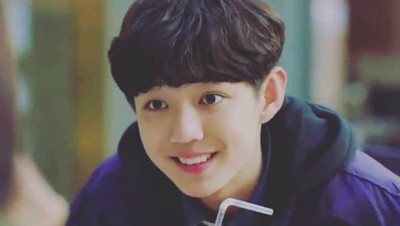 Gemas! Ini Pemeran Joon Young di The World of Married Saat Kulineran
